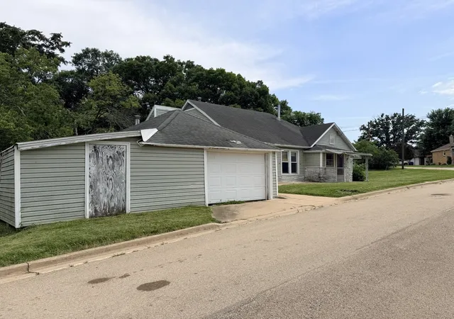 2nd image of 610 Wyatt Ave, Oglesby, IL 61348 | MLS# 12707224