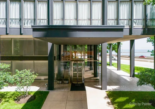 3rd image of 860 N Lake Shore Dr #19L, Chicago, IL 60611 | MLS# 12707326