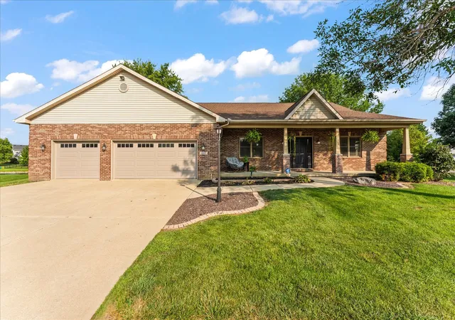 Photo 1 of Single family home for sale at 1807 Cypress Pointe Ct, Mahomet, IL 61853 | MLS# 12707333 | Listing updated on 2026-09-03