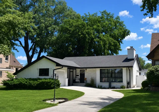 Photo 1 of Single family home for sale at 9525 Parkside Ave, Oak Lawn, IL 60453 | MLS# 12707379 | Listing updated on 2026-09-15