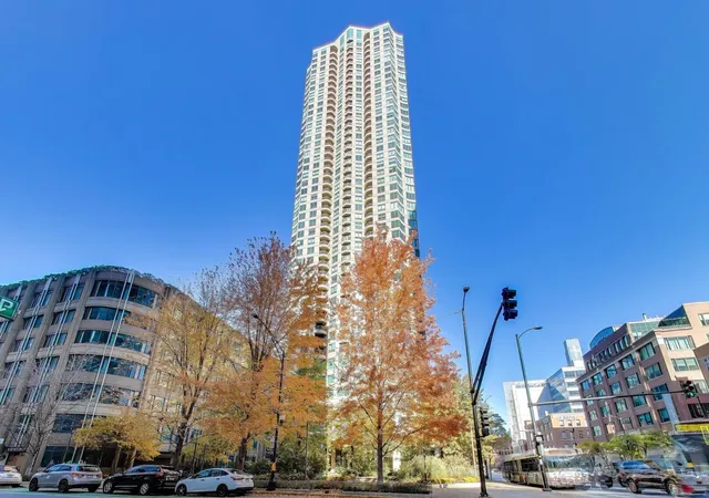 2nd image of 400 N Lasalle St #1306, Chicago, IL 60654 | MLS# 12707401