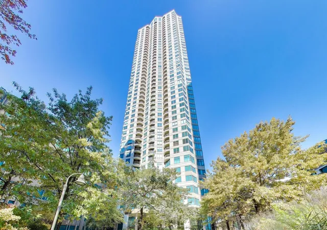Photo 3 of Condo for sale at 400 N Lasalle St #1306, Chicago, IL 60654 | MLS# 12707401 | Listing updated on 2026-09-17