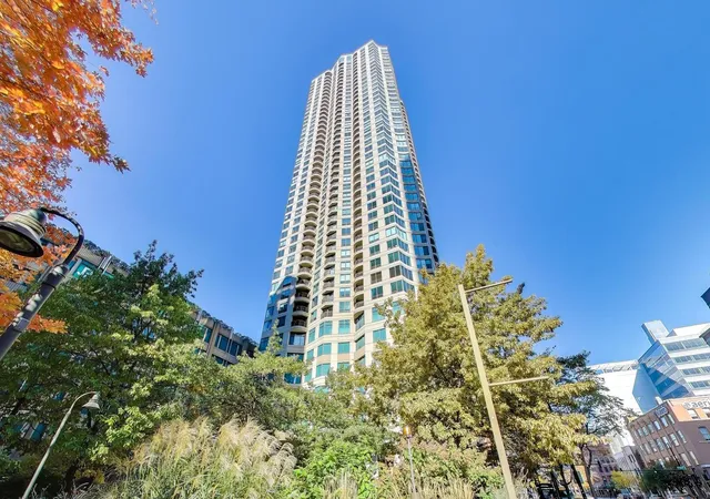 Listing Photo 4 - Condo for sale in building located at 400 N Lasalle St, Chicago, IL 60654 - Unit #1306