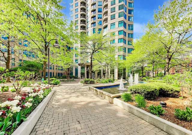 Listing Photo 5 - Condo for sale in building located at 400 N Lasalle St, Chicago, IL 60654 - Unit #1306