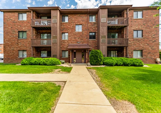 Listing Photo 1 - Condo for sale in building located at 15805 Peggy Ln, Oak Forest, IL 60452