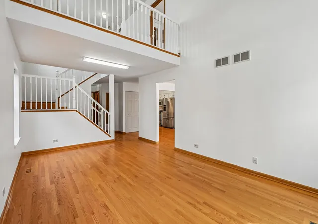 Photo 2 of Townhouse for sale at 1309 Newport St, Mundelein, IL 60060 | MLS# 12707483 | Listing updated on 2026-09-15