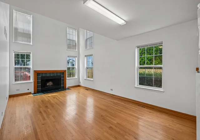 Photo 3 of Townhouse for sale at 1309 Newport St, Mundelein, IL 60060 | MLS# 12707483 | Listing updated on 2026-09-15