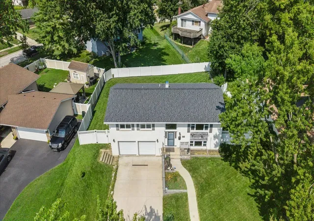 2nd image of 6916 Williams Dr, Woodridge, IL 60517 | MLS# 12707513