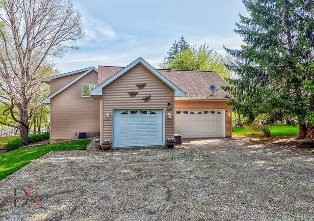Photo 2 of Single family home for sale at 1419 Shoreline Dr, Varna, IL 61375 | MLS# 12707567 | Listing updated on 2026-07-22