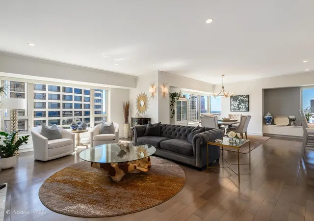 Listing Photo 5 - Condo for sale in building located at 800 N Michigan Ave, Chicago, IL 60611 - Unit #4703