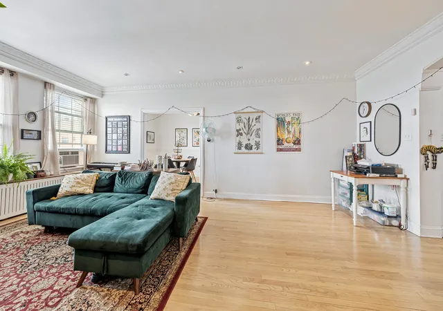 Photo 4 of Condo for sale at 6101 N Sheridan Rd #10C, Chicago, IL 60660 | MLS# 12707612 | Listing updated on 2026-08-07