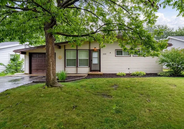 1st image of 1215 Rutledge Rd, Bloomington, IL 61704 | MLS# 12707615