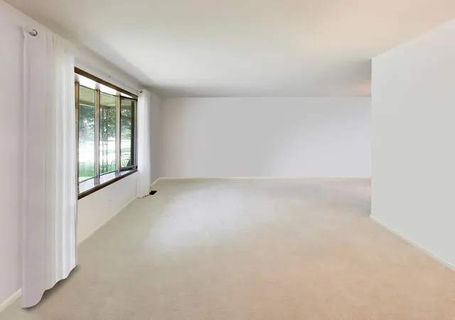Photo 4 of Single family home for sale at 252 Millford Ln, Bloomingdale, IL 60108 | MLS# 12707686 | Listing updated on 2026-10-24