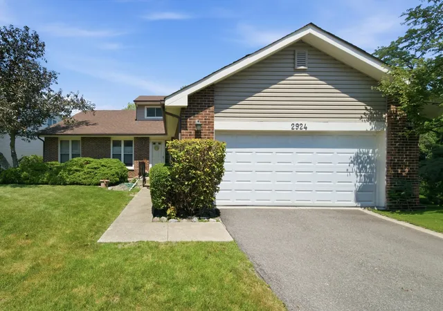 Photo 1 of Single family home for sale at 2924 Acorn Ln, Northbrook, IL 60062 | MLS# 12707690 | Listing updated on 2026-10-07