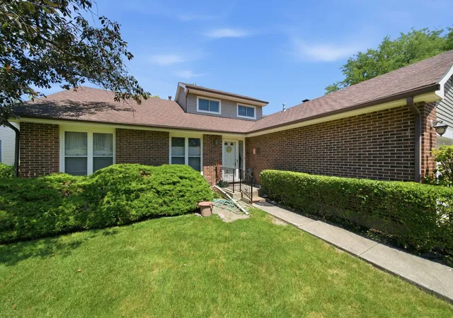 Photo 2 of Single family home for sale at 2924 Acorn Ln, Northbrook, IL 60062 | MLS# 12707690 | Listing updated on 2026-10-07