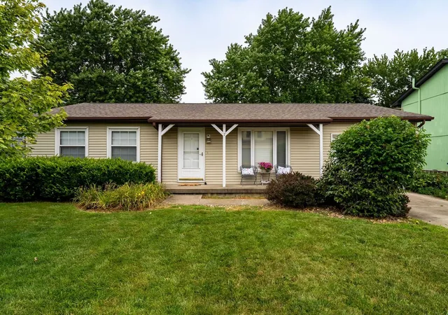 1st image of 7 Cedar Ct, Bloomington, IL 61701 | MLS# 12707700