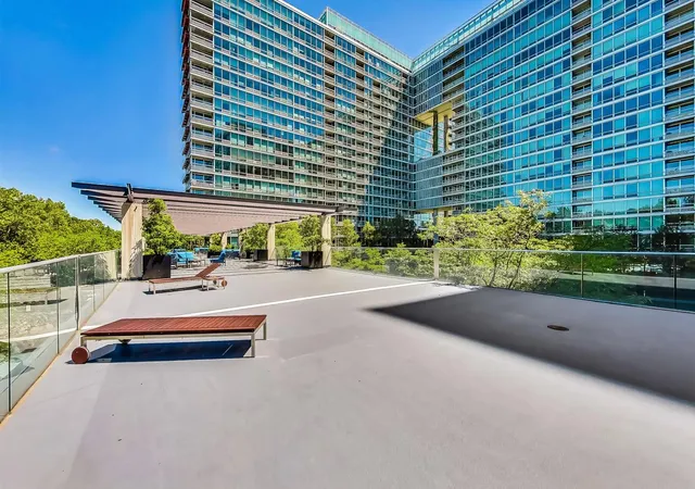 2nd image of 9655 Woods Dr, Skokie, IL 60077