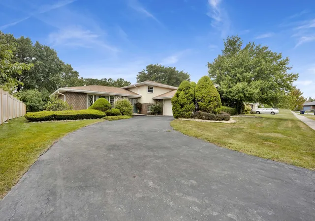 Photo 1 of Single family home for sale at 8823 Prestwick Ln, Orland Park, IL 60462 | MLS# 12707759 | Listing updated on 2026-09-17
