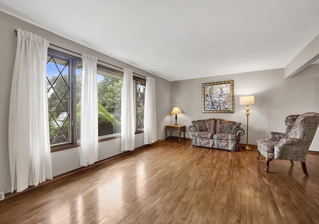 Photo 3 of Single family home for sale at 8823 Prestwick Ln, Orland Park, IL 60462 | MLS# 12707759 | Listing updated on 2026-09-17