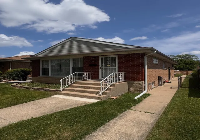 2nd image of 137 Linden Ave, Bellwood, IL 60104 | MLS# 12707878