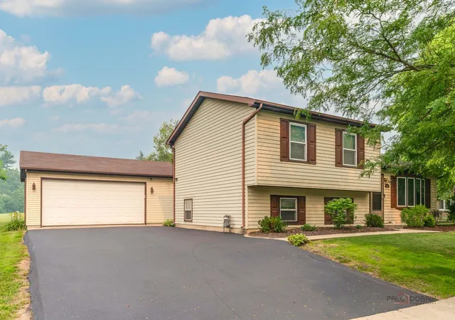 Photo 1 of Single family home for sale at 916 Lorelei Dr, Zion, IL 60099 | MLS# 12707913 | Listing updated on 2026-08-15
