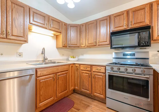 Photo 4 of Single family home for sale at 916 Lorelei Dr, Zion, IL 60099 | MLS# 12707913 | Listing updated on 2026-08-15