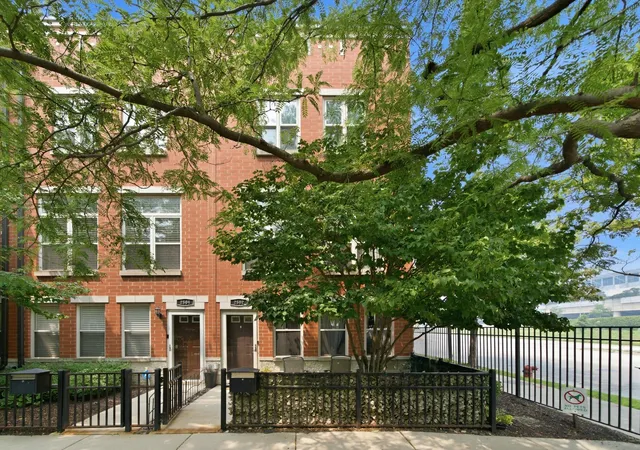 Photo 1 of Sale Pending at 2502 S Calumet Ave, Chicago, IL 60616 | MLS# 12707918 | Listing updated on 2026-10-08