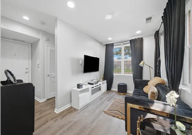 Photo 3 of Sale Pending at 2502 S Calumet Ave, Chicago, IL 60616 | MLS# 12707918 | Listing updated on 2026-10-08