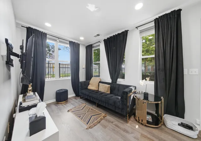 Photo 3 of Sale Pending at 2502 S Calumet Ave, Chicago, IL 60616 | MLS# 12707918 | Listing updated on 2026-10-08