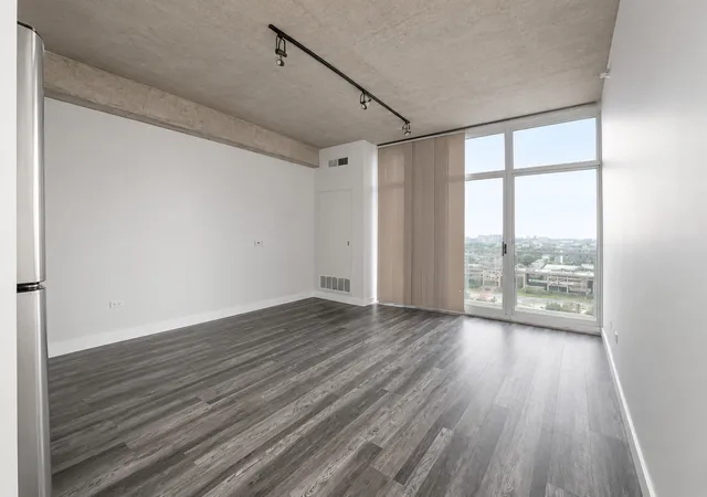 Photo 4 of Condo for sale at 1620 S Michigan Ave #918, Chicago, IL 60616 | MLS# 12707933 | Listing updated on 2026-09-22