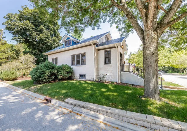 2nd image of 330 S River Ln, Geneva, IL 60134 | MLS# 12707934