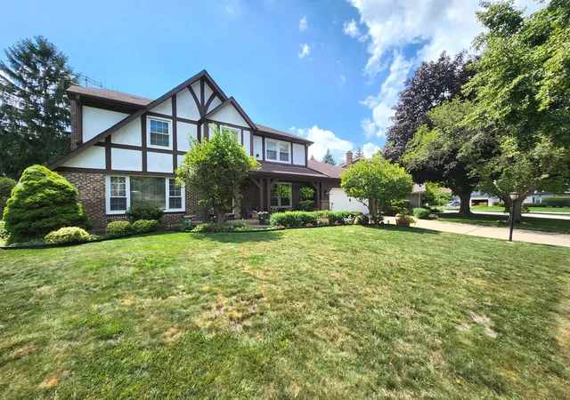 Photo 1 of Single family home for sale at 709 Garfield Ave, Libertyville, IL 60048 | MLS# 12707937 | Listing updated on 2026-08-04
