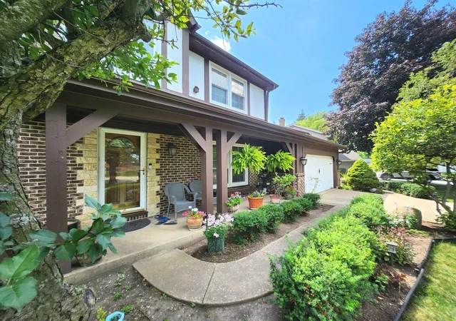Photo 2 of Single family home for sale at 709 Garfield Ave, Libertyville, IL 60048 | MLS# 12707937 | Listing updated on 2026-08-04