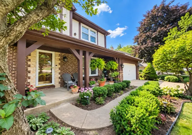 Photo 3 of Single family home for sale at 709 Garfield Ave, Libertyville, IL 60048 | MLS# 12707937 | Listing updated on 2026-10-04