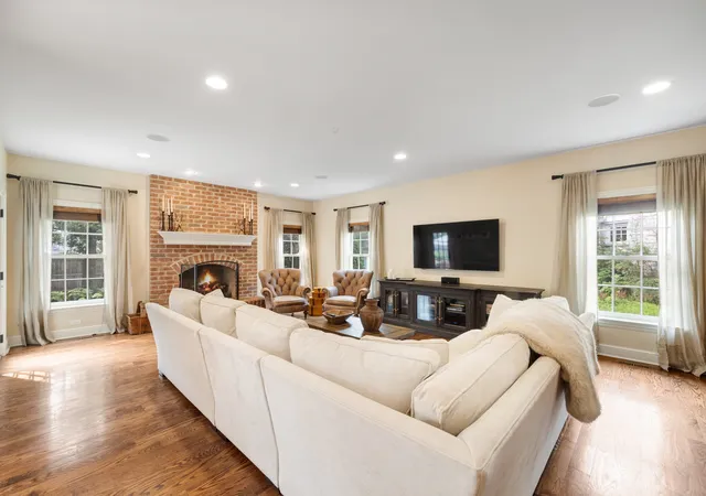 5th image of 2363 Larkdale Dr, Glenview, IL 60025 | MLS# 12708045