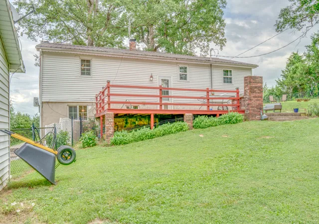 Photo 4 of Single family home for sale at 8841 N Triton Ln, Mt Vernon, IL 62864 | MLS# 12708079 | Listing updated on 2026-10-28
