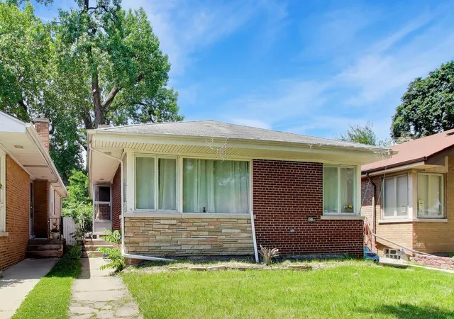 Photo 1 of Single family home for sale at 6018 N Campbell Ave, Chicago, IL 60659 | MLS# 12708086 | Listing updated on 2026-07-23