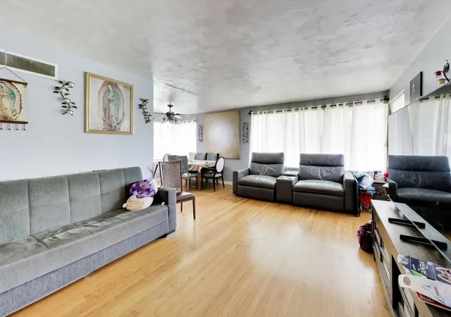 Photo 2 of Single family home for sale at 6018 N Campbell Ave, Chicago, IL 60659 | MLS# 12708086 | Listing updated on 2026-07-23
