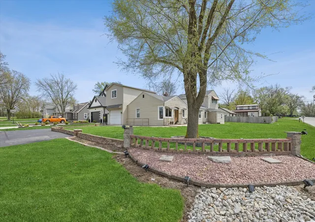 Photo 2 of Single family home for sale at 117 Sunrise Ave, Willowbrook, IL 60527 | MLS# 12708103 | Listing updated on 2026-07-25