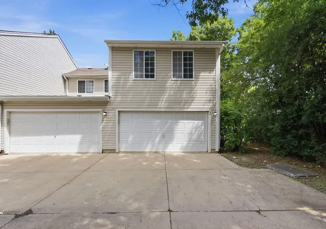 Listing Photo 2 - Condo for sale in building located at 59 N Macgillis Dr, Round Lake, IL 60073 - Unit #59