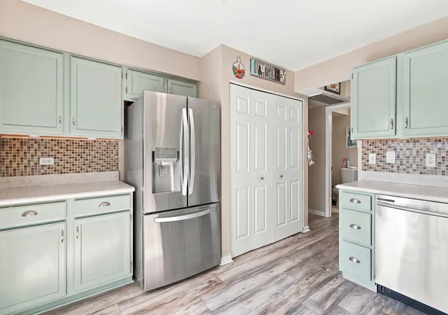 Listing Photo 3 - Condo for sale in building located at 59 N Macgillis Dr, Round Lake, IL 60073 - Unit #59