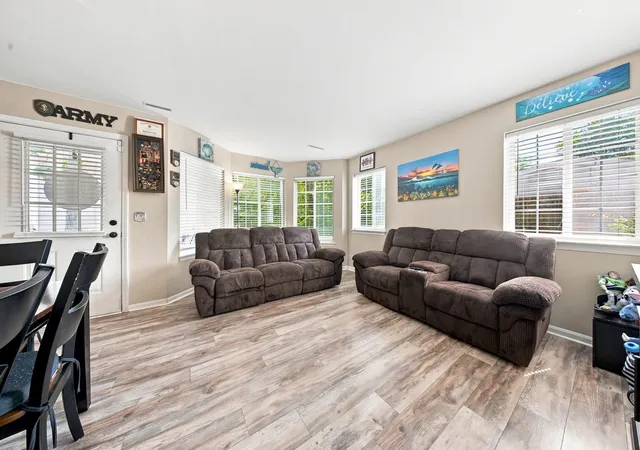 Listing Photo 5 - Condo for sale in building located at 59 N Macgillis Dr, Round Lake, IL 60073 - Unit #59