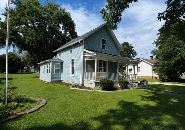 Photo 2 of Single family home for sale at 106 Gilbert St, Rossville, IL 60963 | MLS# 12708217 | Listing updated on 2026-08-10