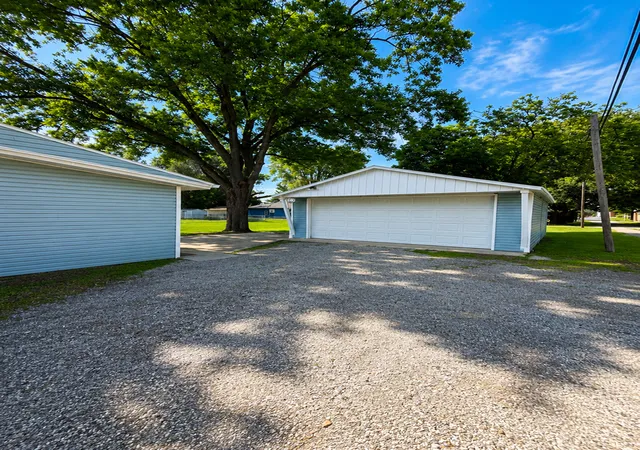 Photo 3 of Single family home for sale at 106 Gilbert St, Rossville, IL 60963 | MLS# 12708217 | Listing updated on 2026-10-04