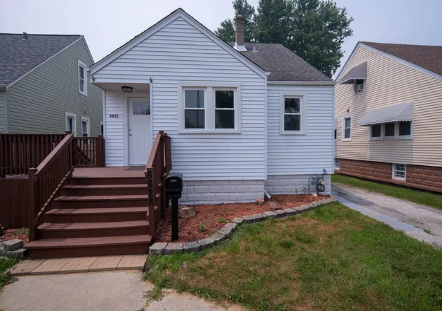 Photo 1 of Single family home for sale at 8822 S California Ave, Evergreen Park, IL 60805 | MLS# 12708258 | Listing updated on 2026-09-08