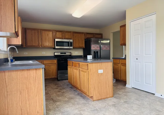 4th image of 408 Clifton Ln, Bolingbrook, IL 60440 | MLS# 12708348