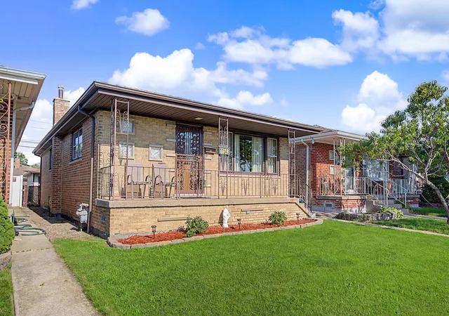 Photo 2 of Single family home for sale at 11543 S Ewing Ave, Chicago, IL 60617 | MLS# 12708363 | Listing updated on 2026-09-16