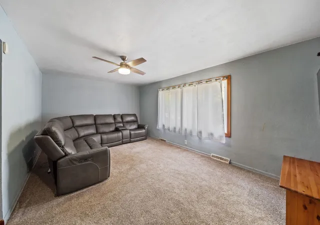 Photo 3 of Single family home for sale at 201 S Reedwood Dr, Joliet, IL 60436 | MLS# 12708394 | Listing updated on 2026-08-13