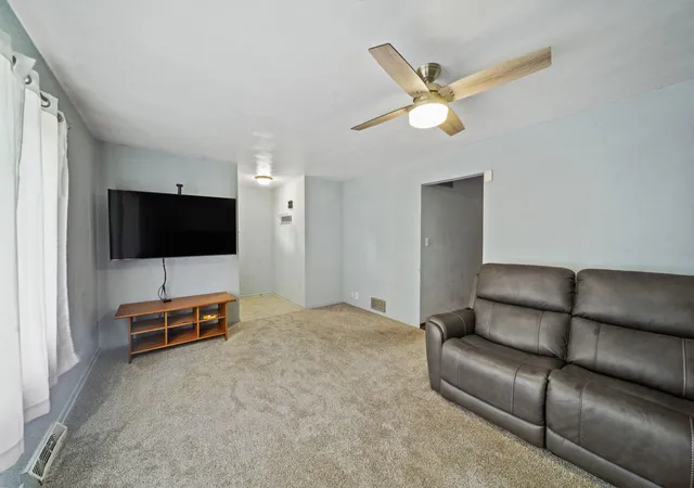 Photo 3 of Single family home for sale at 201 S Reedwood Dr, Joliet, IL 60436 | MLS# 12708394 | Listing updated on 2026-08-13