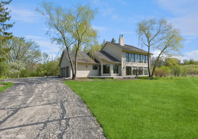 Photo 2 of Single family home for sale at 15020 King Dr, Libertyville, IL 60048 | MLS# 12708481 | Listing updated on 2026-07-23
